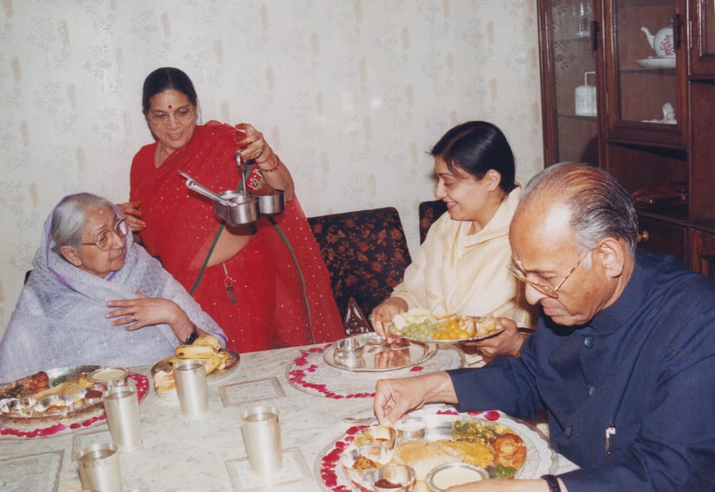Sharing a meal with the Rajmata of Bikaner and Dr. L. M. Singhvi